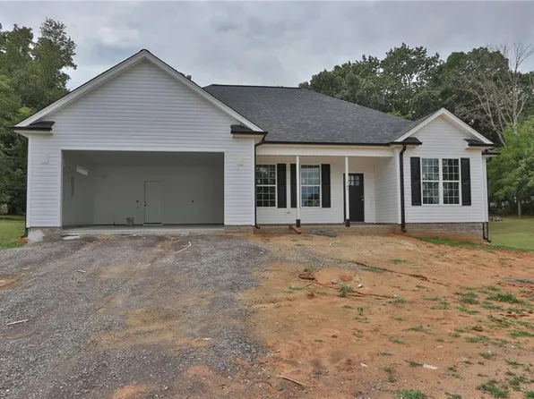 745 Beech St, Yadkinville, NC 27055