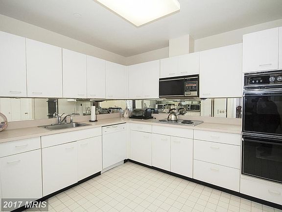 large bright eat in kitchen