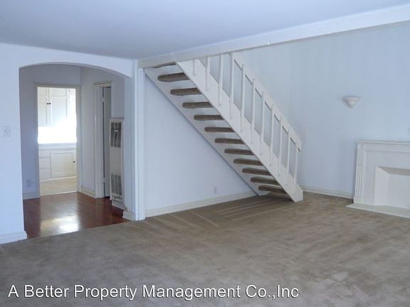 5th image of 915 E Ocean Blvd APT 15