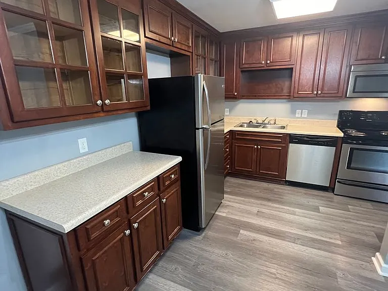Huntingdon Apartments — Photo 23