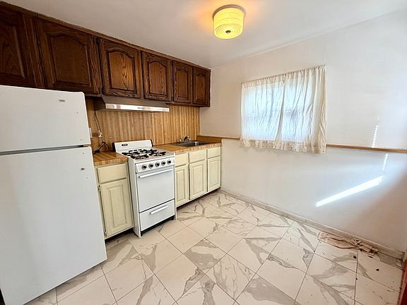 4th image of 12 Caffrey Ave #1