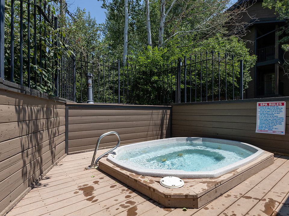 Hot Tub across from Condo