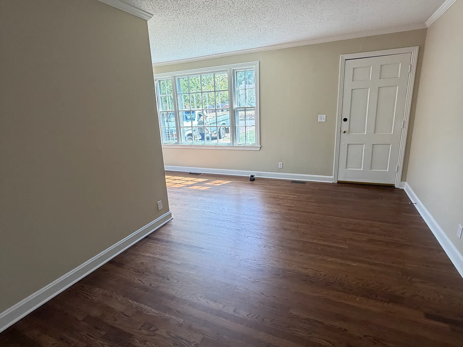 3 bed, 1444 sqft, $2,900 — Photo 2