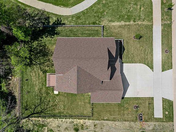 2nd image of 416 Auburn Ridge Rd