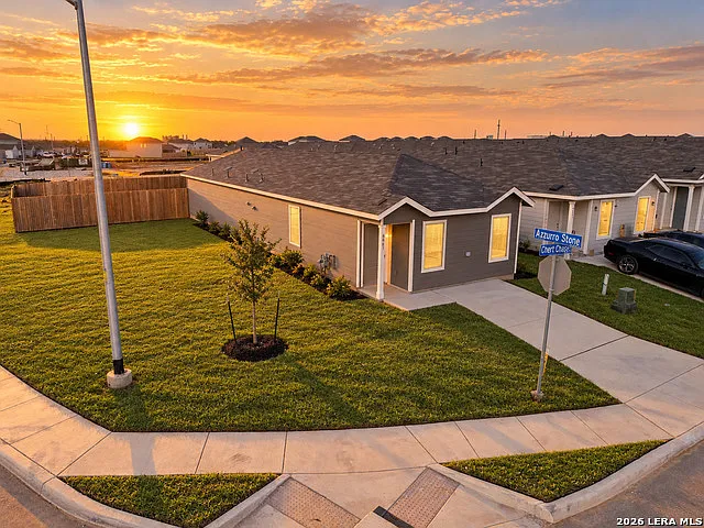 4 bed, 2.0 bath, 1375 sqft, $1,550 — Photo 1