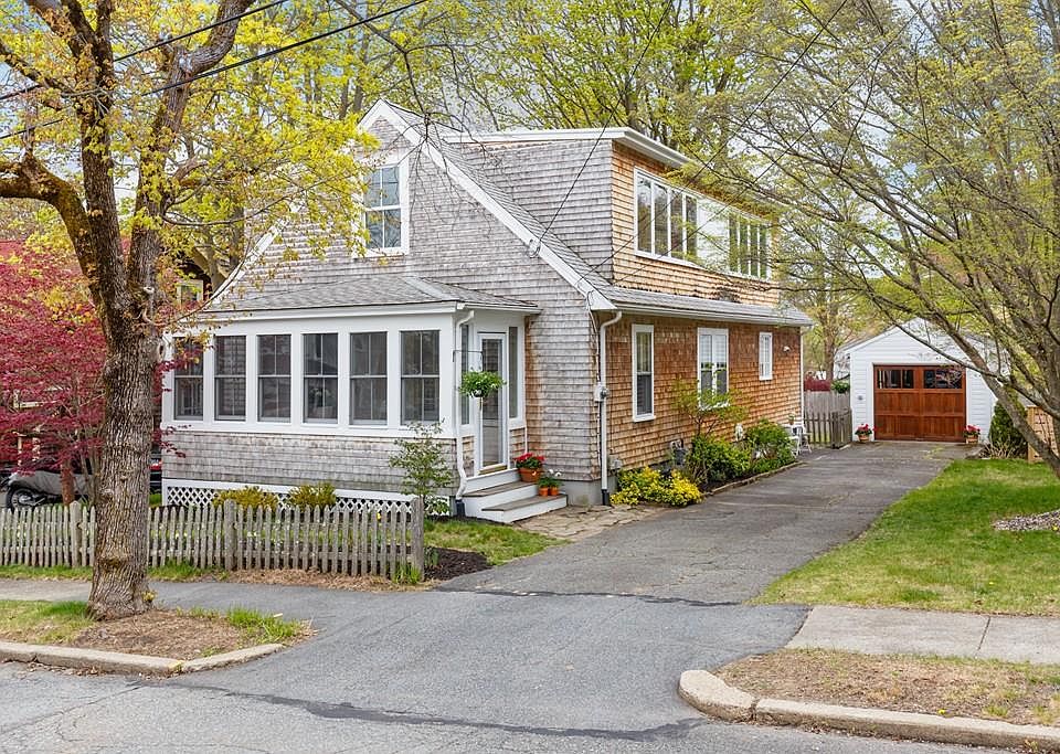1st image of 15 Plummer Ave