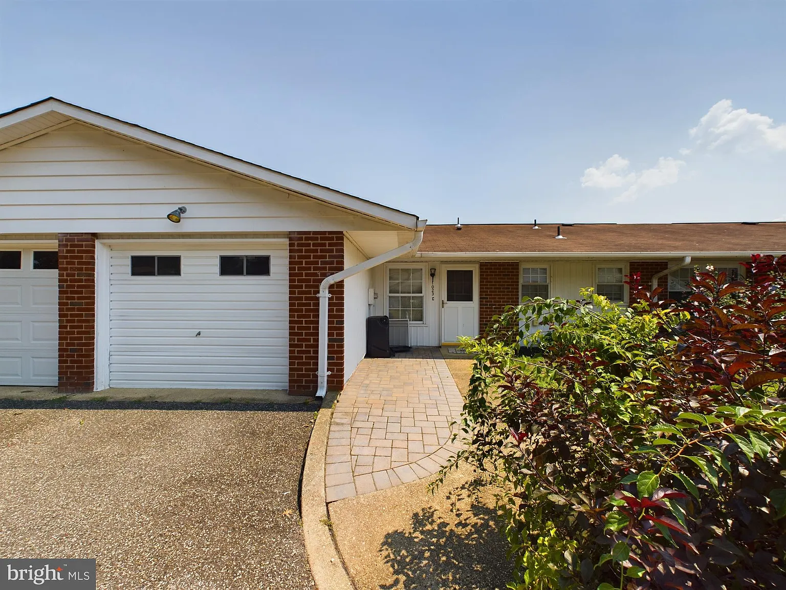 1023 Shetland Dr photo 1