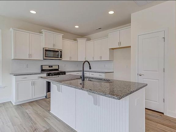 5th image of 3012 Ginger Hill Ln