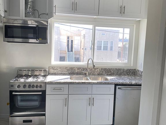 4th image of 718 N St Andrews Pl
