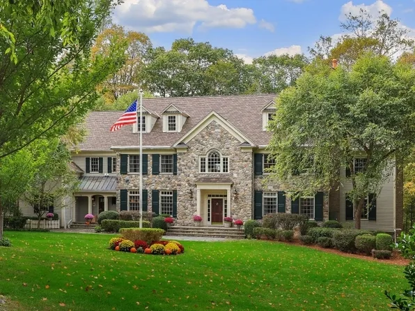 23 Charlotte Hill Dr, Bernardsville Boro, NJ 07924