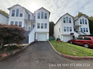 402 SE 2nd St, Troutdale, OR 97060