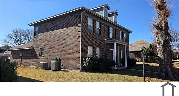 6 bed, 2250 sqft, $4,254 — Photo 2