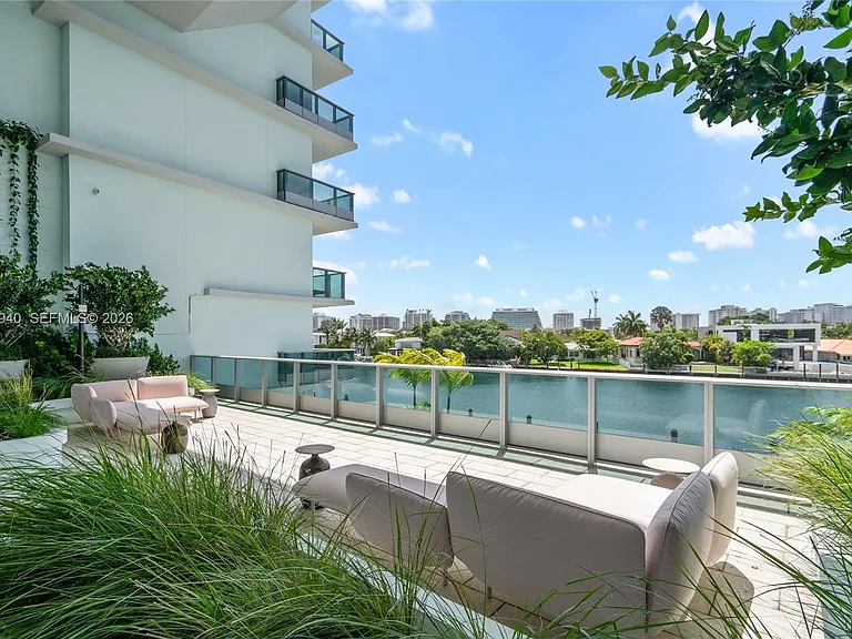 9221 E Bay Harbor Dr #408 — Photo 34