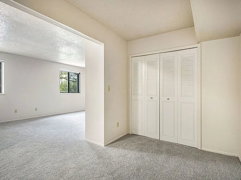 Old Farm Apartments — Photo 19