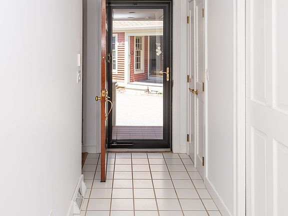 3rd image of 10 Village Green Cir