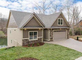 142 Narrows Run Loop, Hendersonville, NC 28791