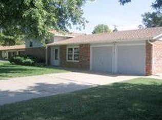 3004 Princeton Dr, Hutchinson, KS 67502