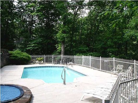 4th image of 8015 Savannah Ln