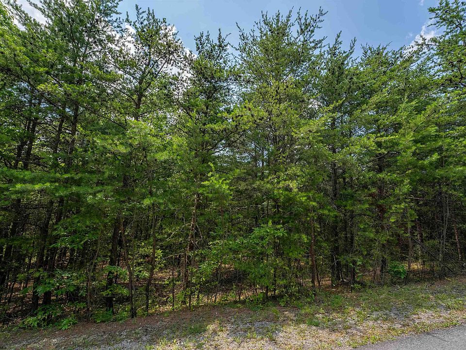 1st image of 31 Whispering Pines Dr