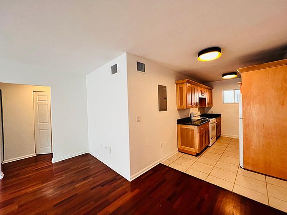5th image of 2031 Calais Dr