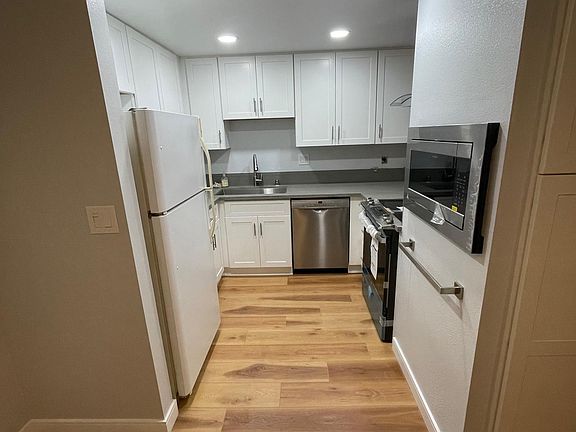2nd image of 3010 Associated Rd