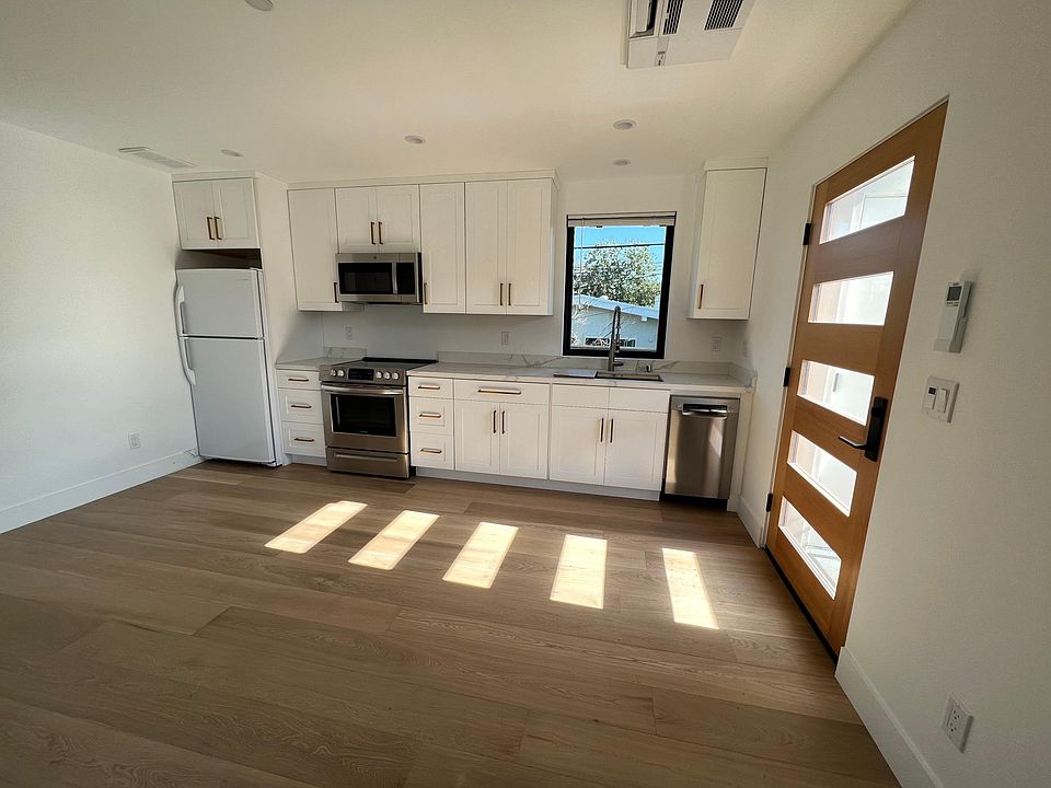 1st image of 978A Lawrence Ln