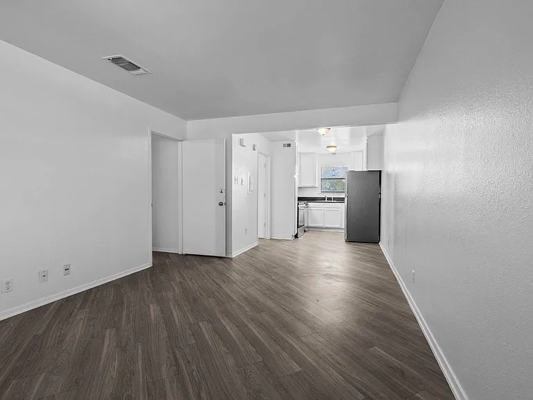 320 E 4th St #106 — Photo 12