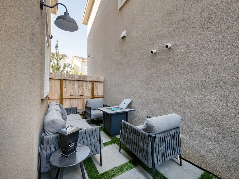 2833 E Teaberry Dr — Photo 15