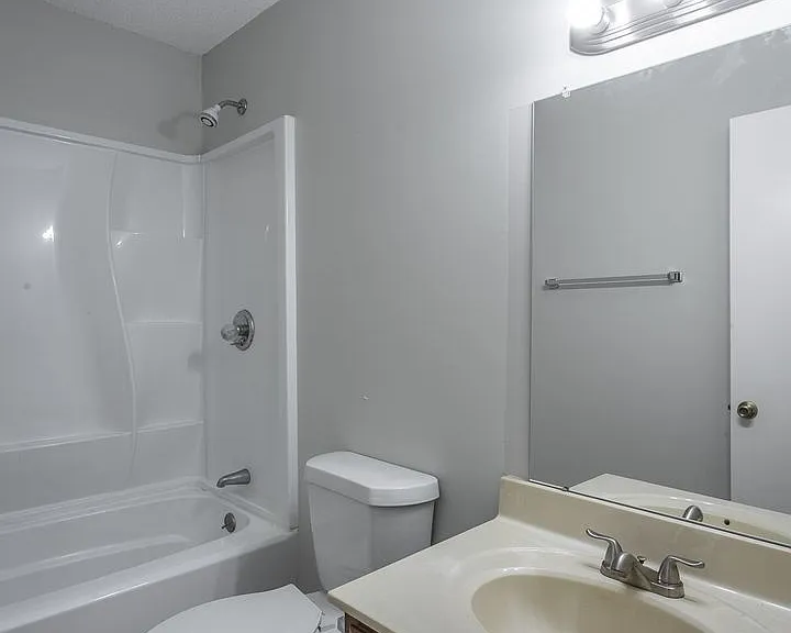 Amberwood Chalet: Modern Comfort in Chattanooga — Photo 16