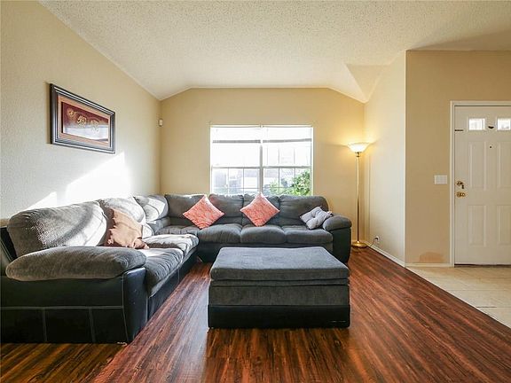 5th image of 6732 Meadowcrest Dr