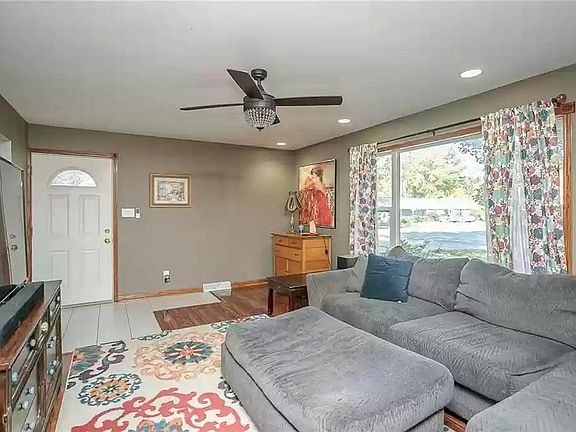 5th image of 8867 Manorford Dr