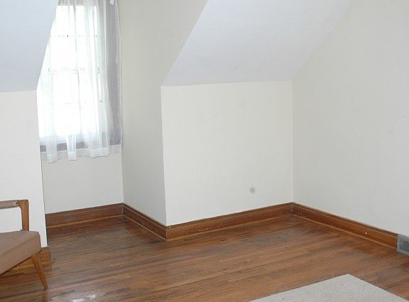 4th image of 735 Willow Ave