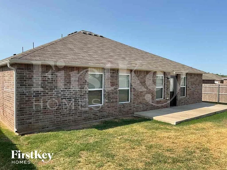 233 NE 21st Ct — Photo 13
