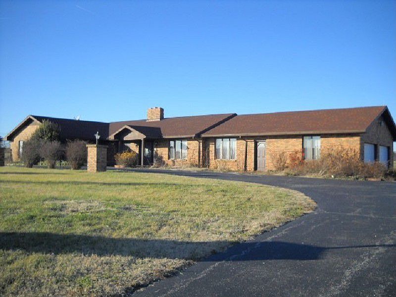 1st image of 606 E County Road 900 N