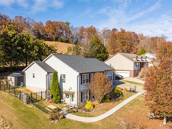4th image of 141 Olde Farm Dr