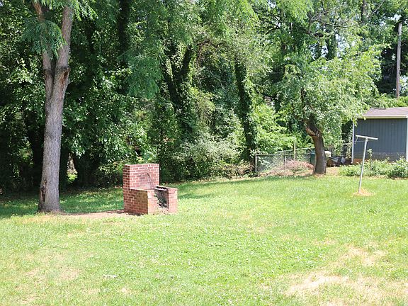 4th image of 2797 Derwent Dr SW