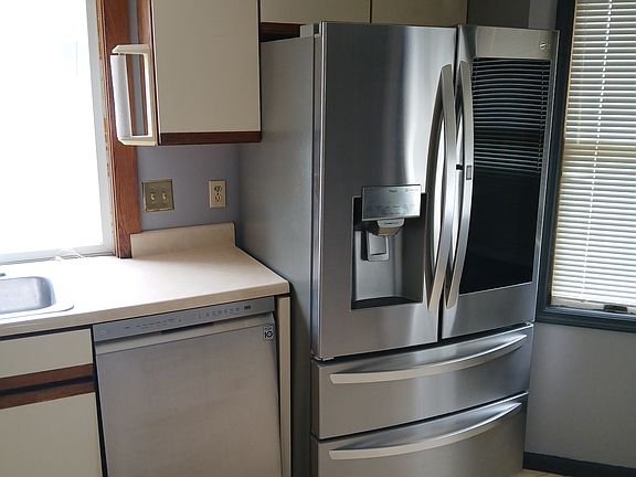 5th image of 2531 Woodlawn Dr