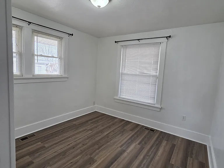 141 S 8th Ave — Photo 3