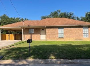 1104 11th St, Bridgeport, TX 76426