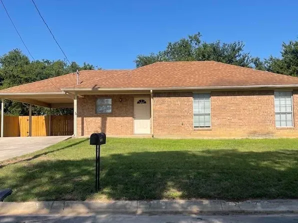 1104 11th St, Bridgeport, TX 76426
