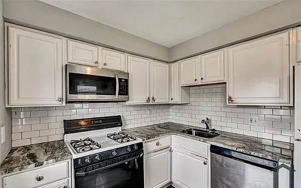 710 Kingston Rd — Photo 6