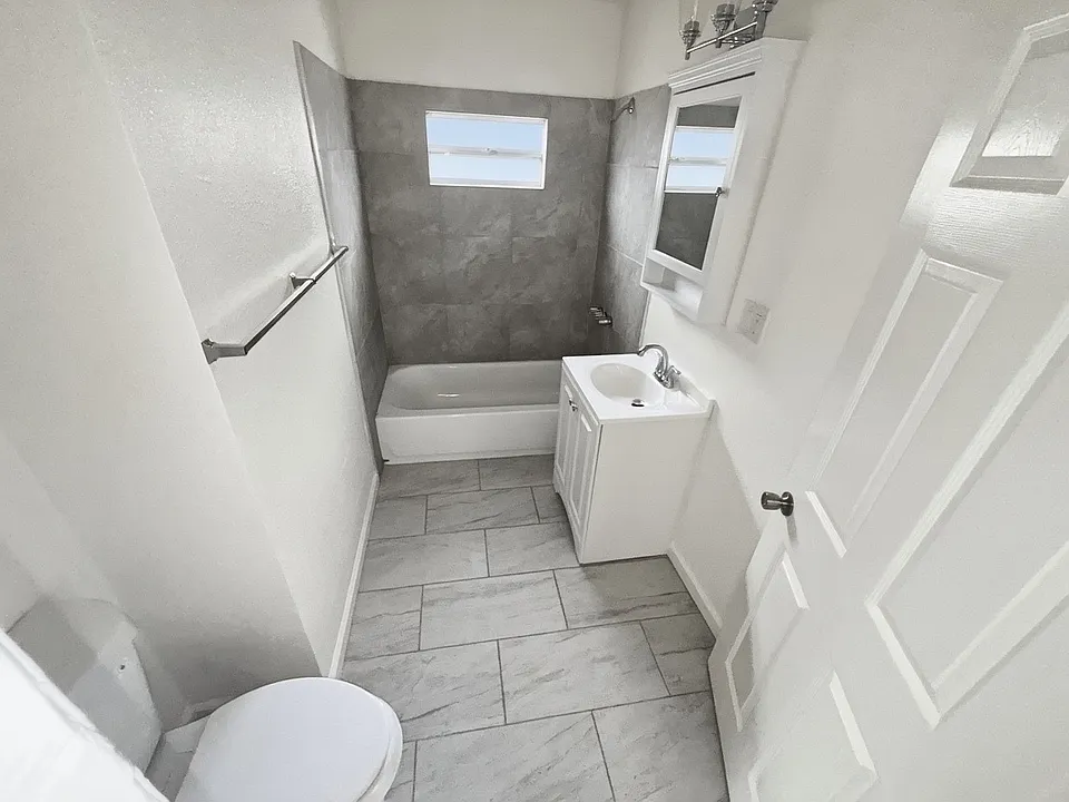 323 W 83rd St