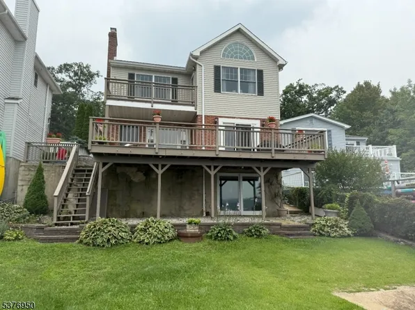 131 Maxim Dr, Hopatcong Boro, NJ 07843