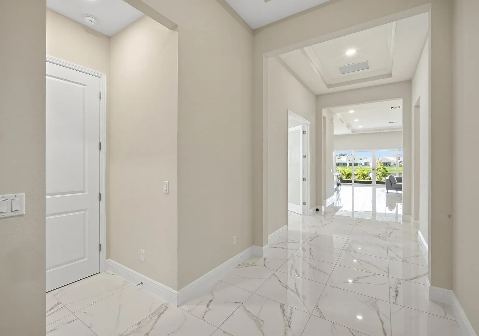 3 Bedrooms | 3.5 Bathrooms Brand-Newer Luxury Home In Mirada Resort-Style Living — Photo 3