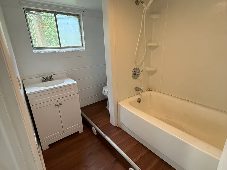 125 W Park Ave #11 — Photo 3