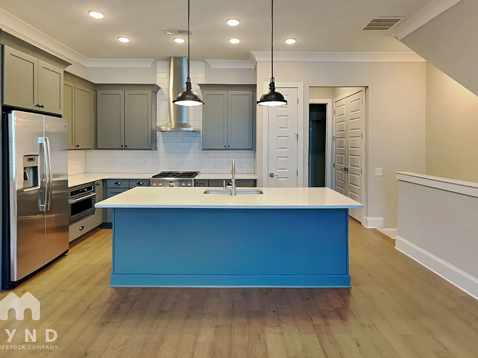 3 bed, 3.0 bath, 2074 sqft, $3,695 — Photo 4