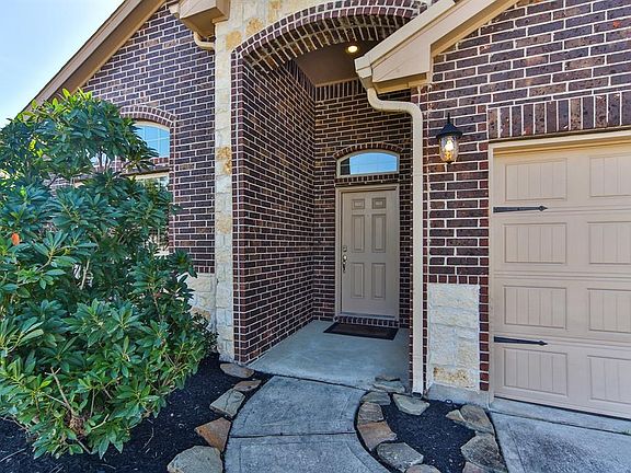 3rd image of 8811 Alicia Dr