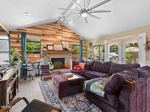 3rd image of 2096 ALLISON Court