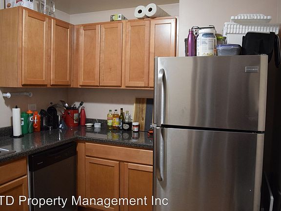 2nd image of 1935 W Cortland St APT 1R