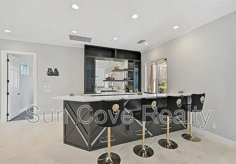 854 Macewen Dr — Photo 13